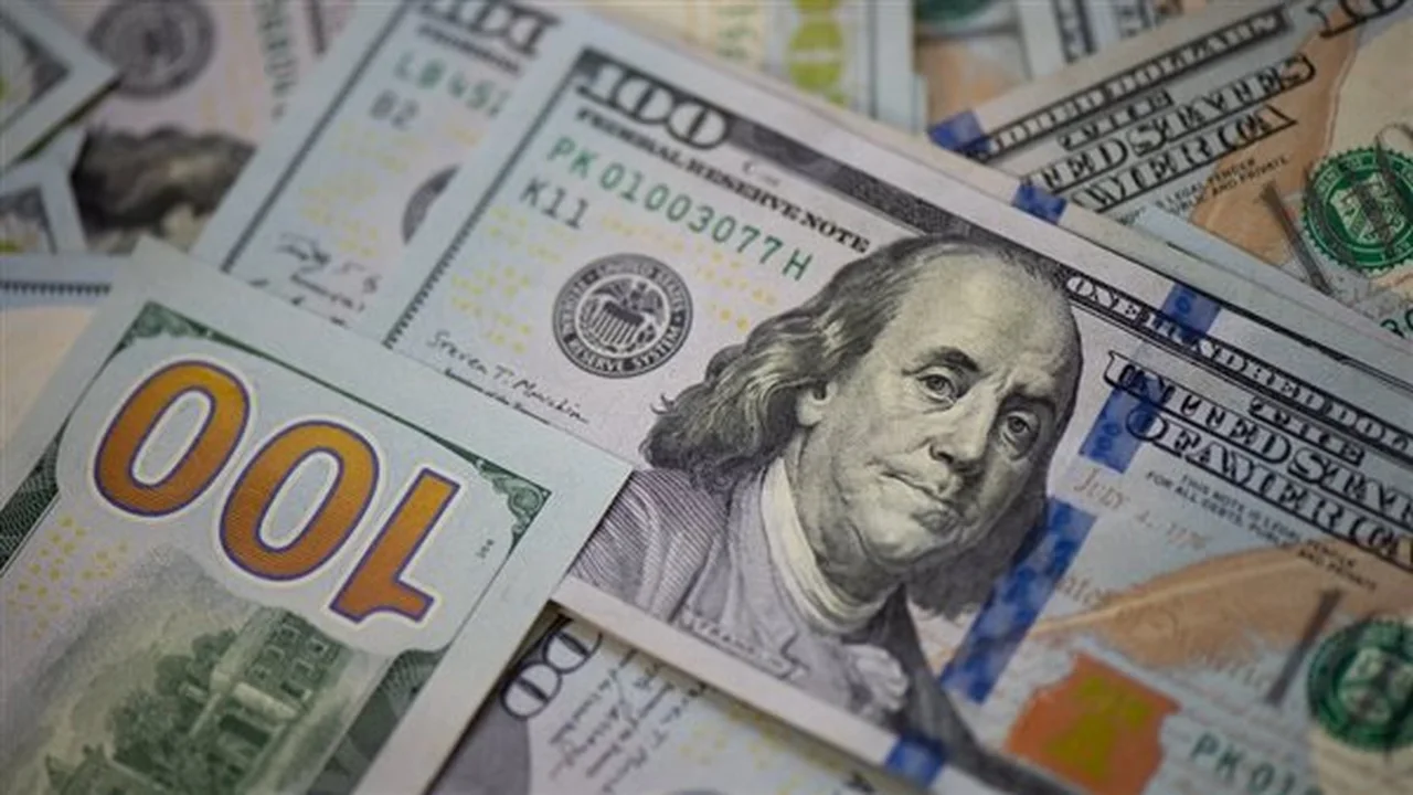 تطورات جديدة في سعر الدولار مقابل الجنيه بتعاملات اليوم الأحد 1 مارس 2026